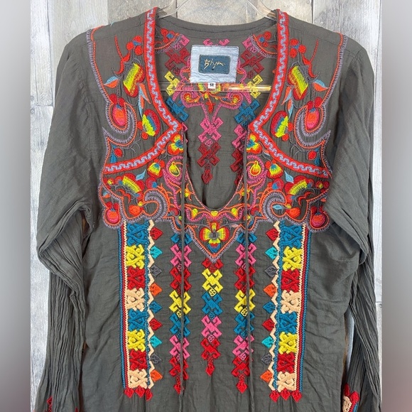 Johnny Was Biya Embroidered Tunic Top in Grey Multicolor Size Medium. - Picture 4 of 12
